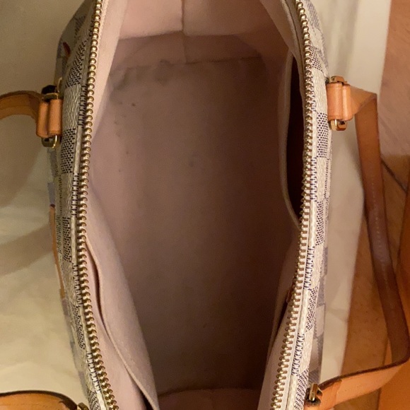 LOUIS VUITTON
Damier Azur Iena PM**Authentic***
Bag & wallet - Picture 8 of 16